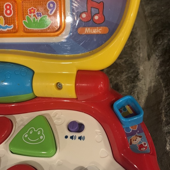 VTech Brilliant Baby Laptop - Picture 9 of 11